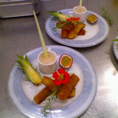 Ananas caramélisé à la vanille bourbon et aux smoothies de litchies